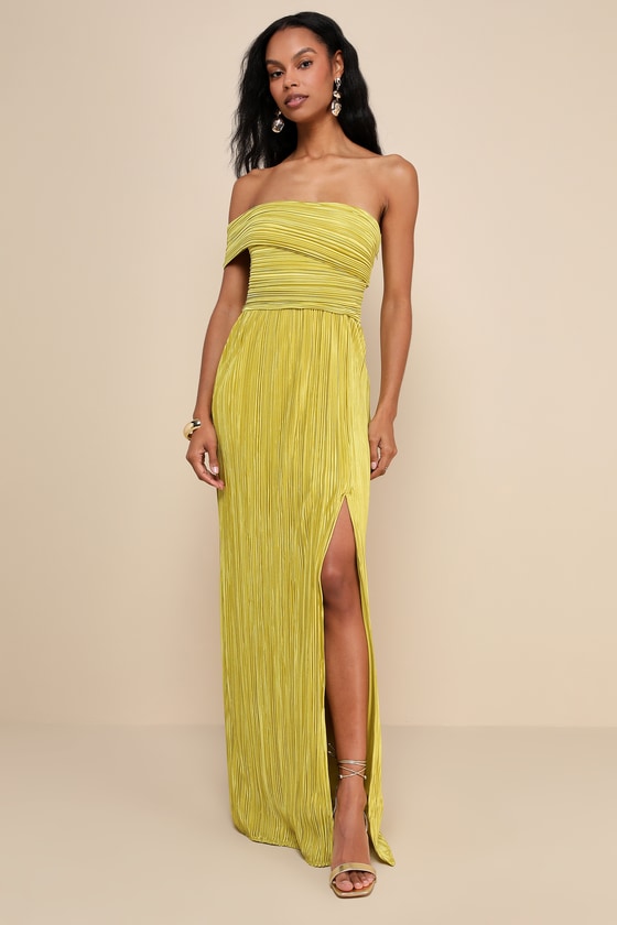 Off - the - Shoulder Pleated Maxi Dress