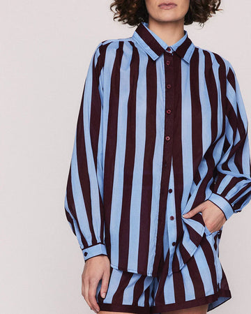 Casual and fashionable striped shirt