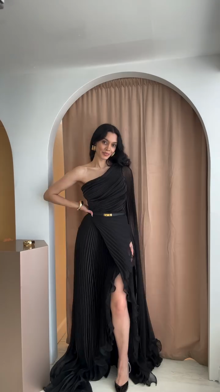 Black One - shoulder Pleated Gown